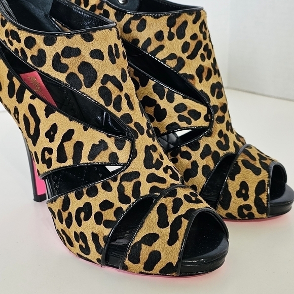 Betsy Johnson Leopard Print Heels - Picture 5 of 12